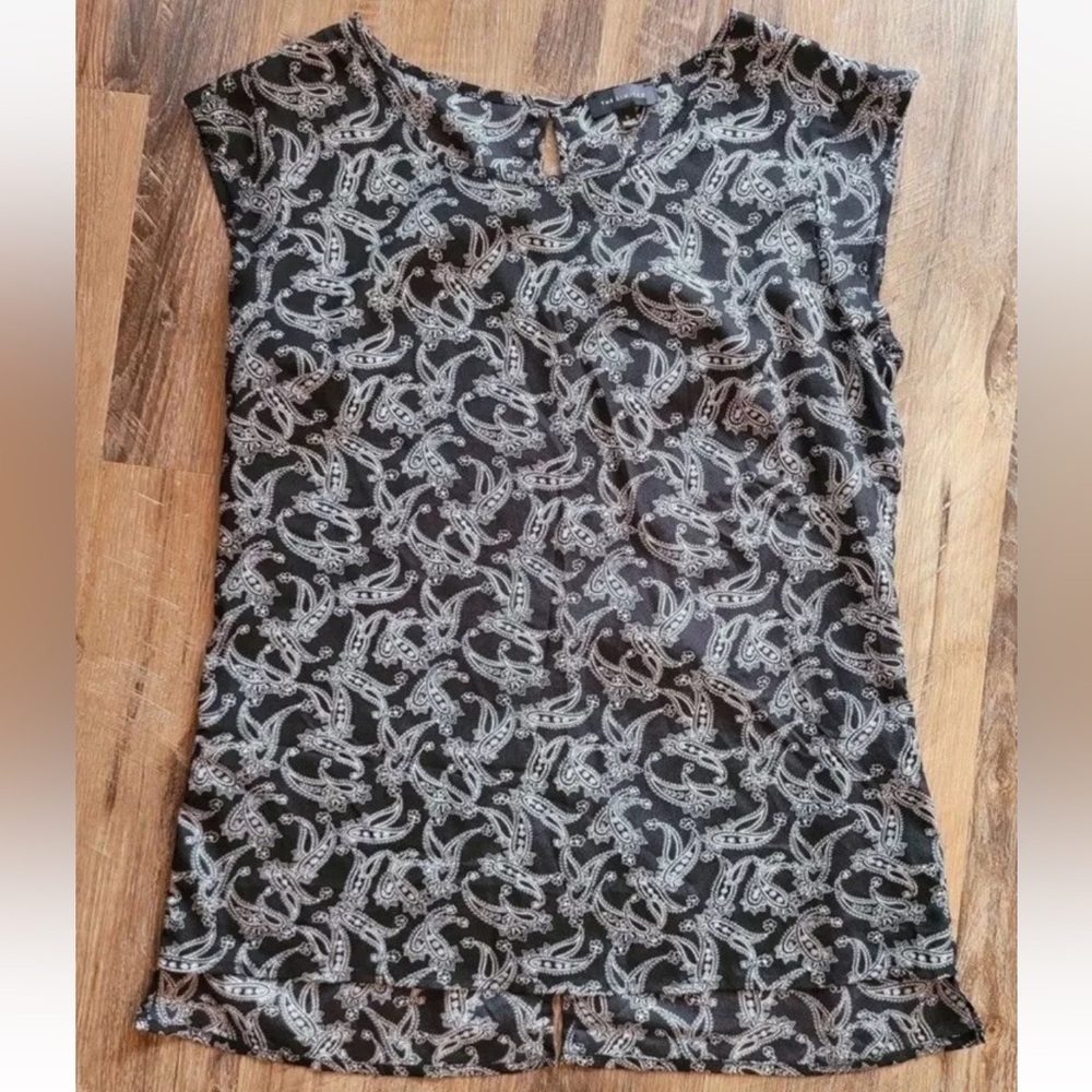 The Limited Small Black and White Paisley Print Short Sleeve Blouse